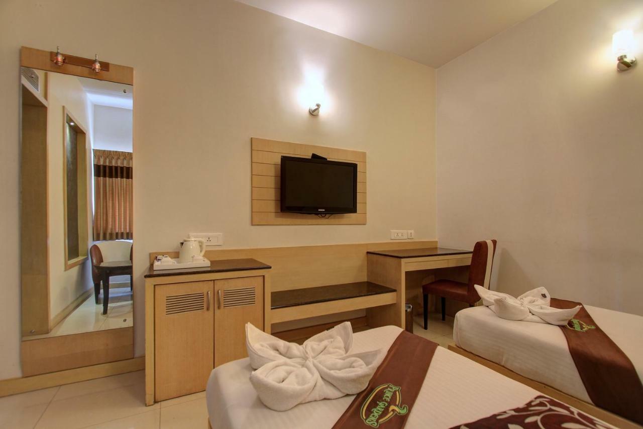 Hotel Prince Gardens Coimbatore Esterno foto